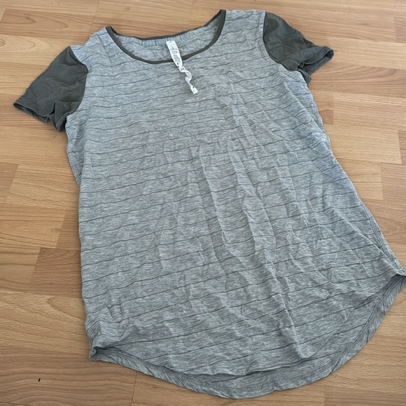 Lululemon Tee - Picture 3 of 3